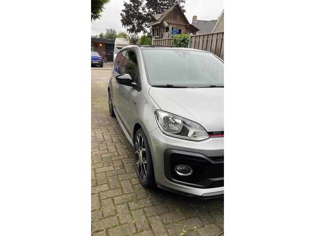 Volkswagen UP! 1.0 TSI GTI 115pk | VOL! | Panoramadak | Beats Audio | Zomer- & Winterset | Stoelverwarming | Cruise Control |