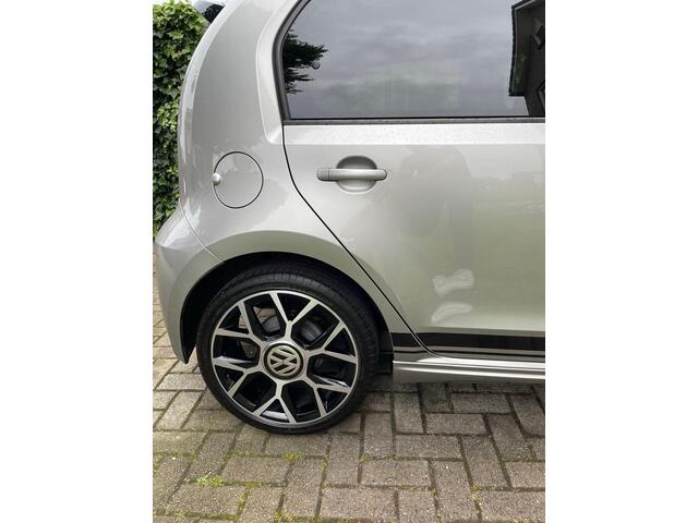 Volkswagen UP! 1.0 TSI GTI 115pk | VOL! | Panoramadak | Beats Audio | Zomer- & Winterset | Stoelverwarming | Cruise Control |
