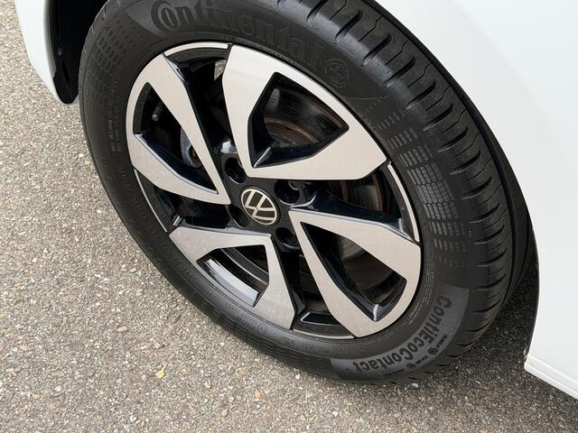 Volkswagen UP! 1.0 Active 5-deurs | Lichtmetalen velgen | Mistlampen | Extra getint glas | Leder stuurwiel | Stoelverwarming | Bluetooth | Rijklaar incl. garantie