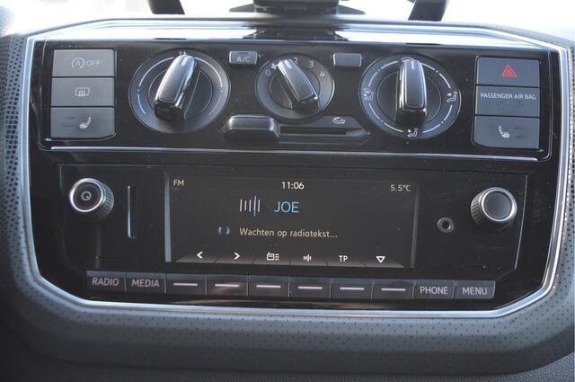 Volkswagen UP! 1.0 75PK BMT high up! Airco / Lmv 16" / Pdc / Priv.glass