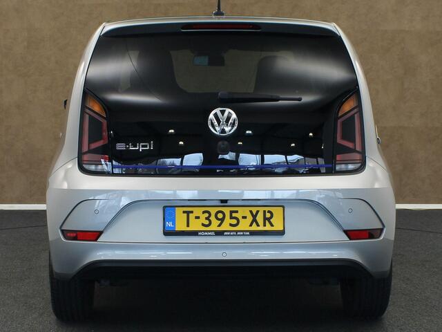 Volkswagen UP! e-Up! e-up! - SOH 88.9%!! - PARKEERSENSOREN ACHTER - ACHTERUITRIJ CAMERA - STOELVERWARMING - VOORRUIT VERWARMING - HALF LEDEREN BEKLEDING - GETINTE ACHTERRAMEN - CRUISE CONTROL - BLUETOOTH - 1 FASEL LADEN - SNELWEGLAAD MOGELIJKHEID