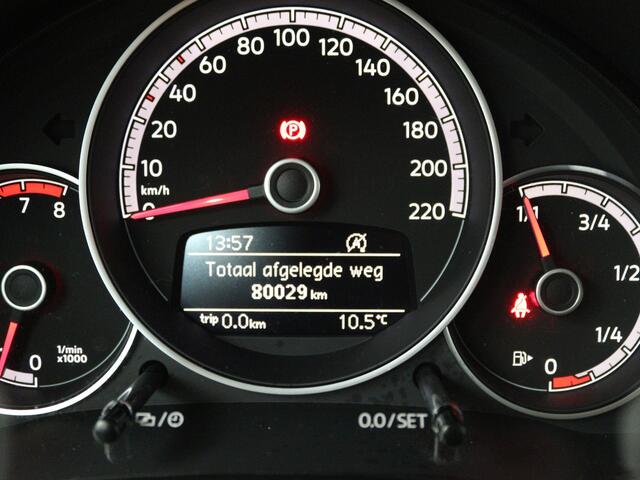 Volkswagen UP! 1.0 BMT high up! | Cruise control | Airco | Radio met bluetooth | Parkeersensoren achter | LM velgen |