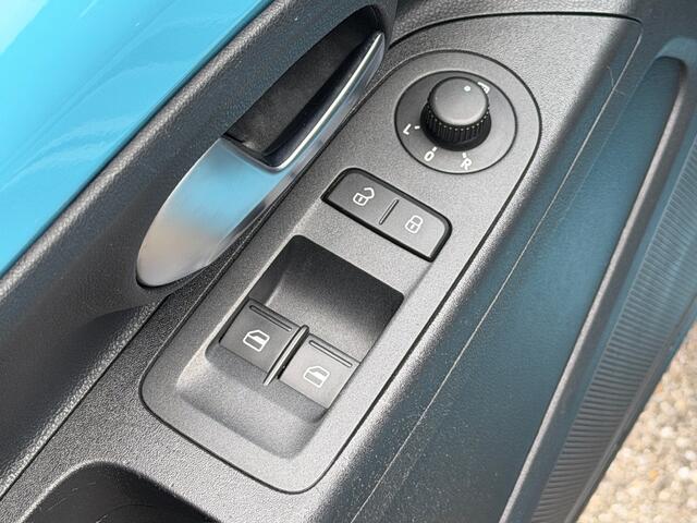 Volkswagen UP! 1.0 5-deurs | Cruise | Camera | Stoelverwarming | LM Velgen | Rijklaar incl. 1 jaar Bovag garantie