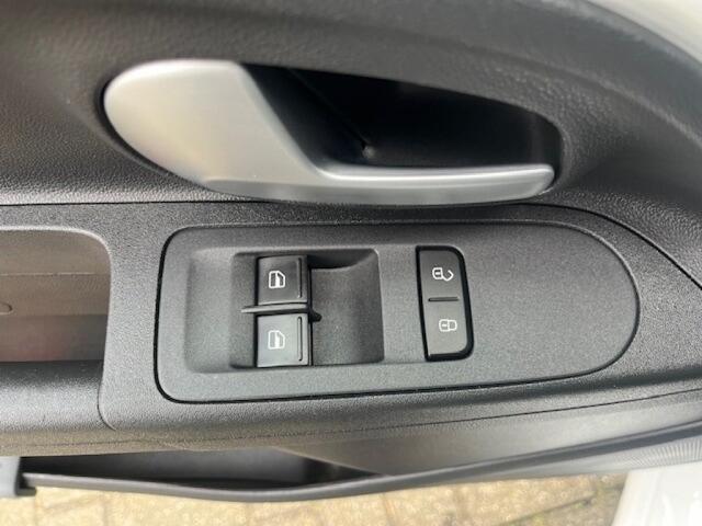 Volkswagen UP! 1.0 5Drs AIRCO DAB