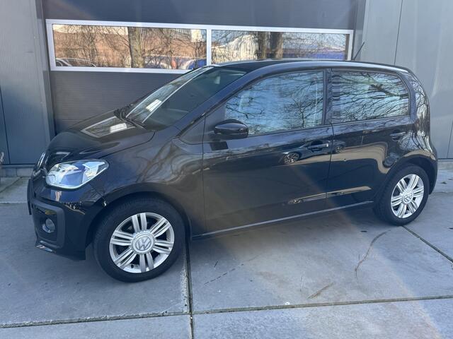 Volkswagen UP! 1.0 MPI 60 pk BMT high up! Stoelverwarming Cruise control Camera DAB