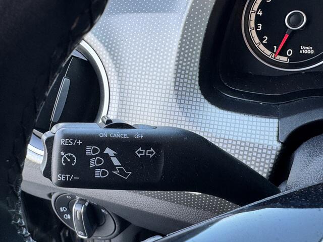 Volkswagen UP! 1.0 MPI 60 pk BMT high up! Stoelverwarming Cruise control Camera DAB