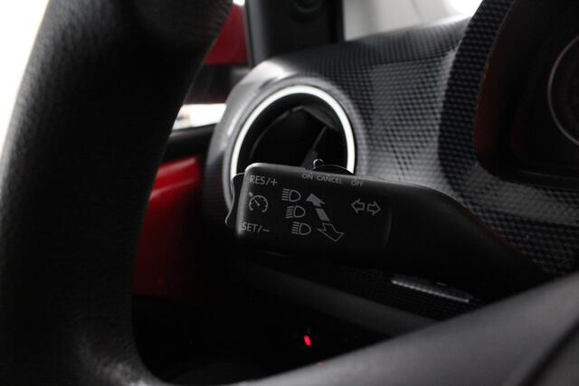 Volkswagen UP! 1.0 BMT move > Zwart dak/Cruise control/15 inch velgen...