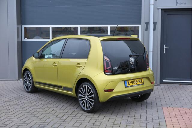 Volkswagen UP! 1.0 BMT 44kw 60pk move up! Navi via Maps & more ,Bleutooth telefoon, Lichtmetalen velgen 17", Led , Cruisecontrol tegen ¤500,- meerprijs