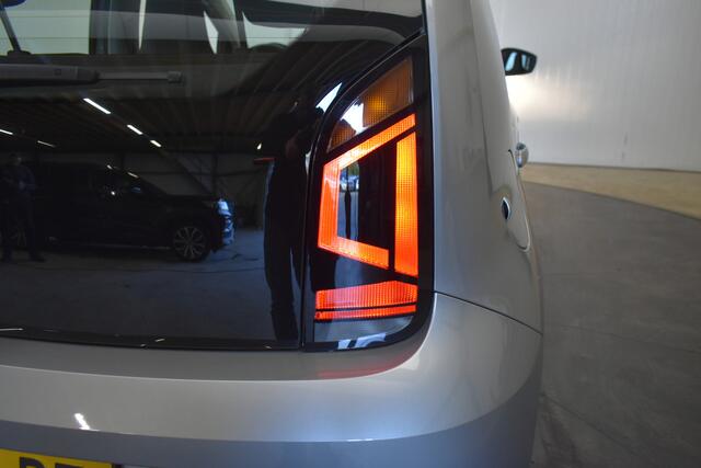 Volkswagen UP! 1.0 BMT move up! Executive Airco