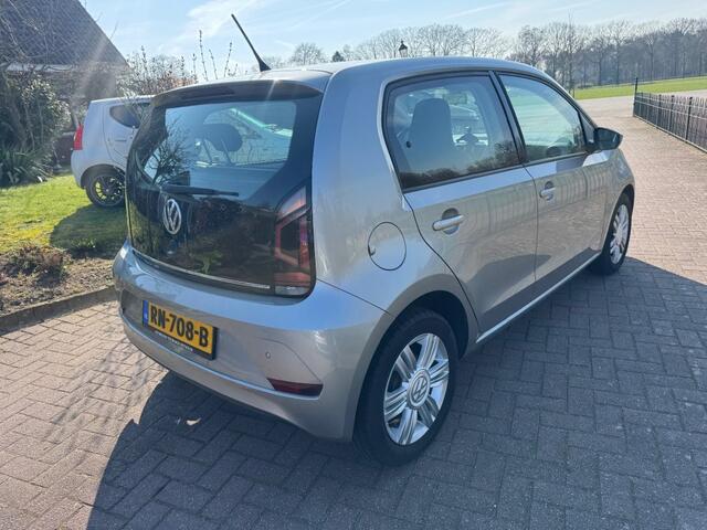 Volkswagen UP! 1.0 BMT high up! *Camera*Cruise *Dealer onderhouden!