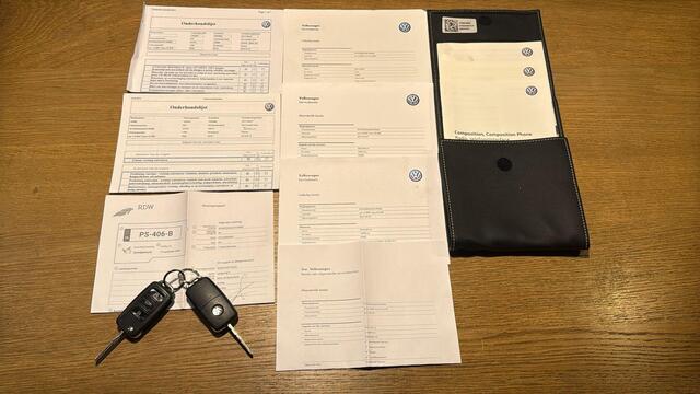 Volkswagen UP! 1.0 BMT move up! 2017 NAP | Camera | Cruise control | Bluetooth | Climate control | Dealer onderhouden | 2 Sleutels | Lichtsensor | Parkeersensoren