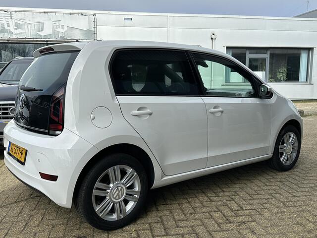 Volkswagen UP! 1.0 BMT high up! NL AUTO | Zeer Nette Staat | 2e Eigenaar | Luxe Stoelen | Stoelverwarming | Cruise Control | Climate Control | 5 Deurs | Lichtmetalen Velgen | Armsteun | APK tot 25-03-2027 | DAB |