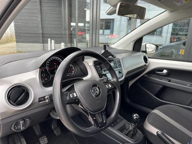 Volkswagen UP! 1.0 BMT high up! NL AUTO | Zeer Nette Staat | 2e Eigenaar | Luxe Stoelen | Stoelverwarming | Cruise Control | Climate Control | 5 Deurs | Lichtmetalen Velgen | Armsteun | APK tot 25-03-2027 | DAB |