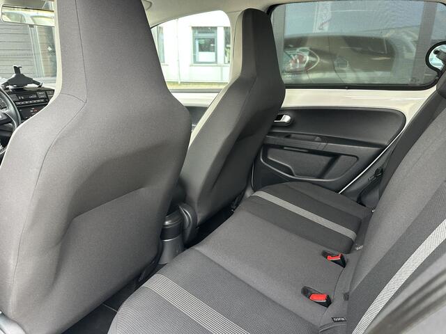 Volkswagen UP! 1.0 BMT high up! NL AUTO | Zeer Nette Staat | 2e Eigenaar | Luxe Stoelen | Stoelverwarming | Cruise Control | Climate Control | 5 Deurs | Lichtmetalen Velgen | Armsteun | APK tot 25-03-2027 | DAB |