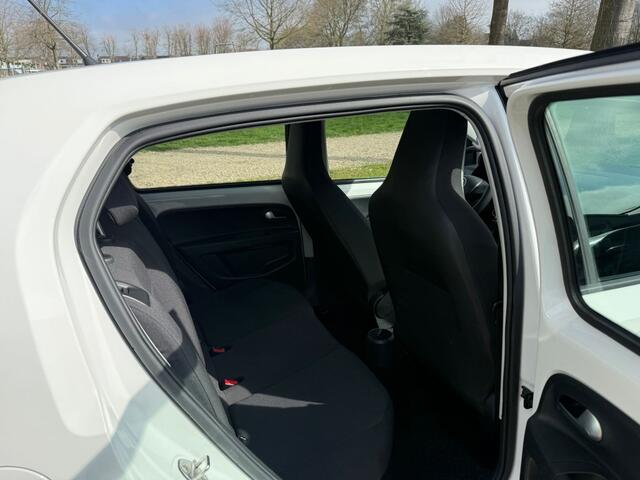 Volkswagen UP! 1.0 BMT move up!