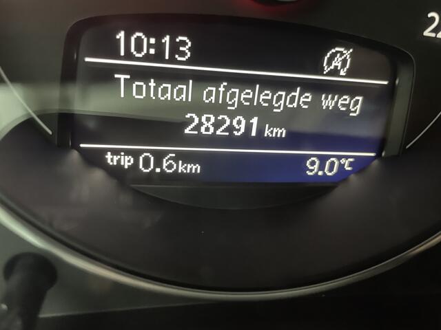 Volkswagen UP! 1.0 Airco - Licht metalen velgen 16 inch - Elektrische ramen - Led verlichting - Bluetooth - Radio - Start/stop systeem - Centrale vergrendeling met afstandsbediening