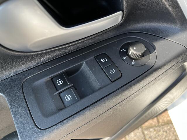 Volkswagen UP! 1.0 BMT move up! / AIRCO/ MULTIMEDIA/ 5 DEURS/ ZEER ZUINIG!