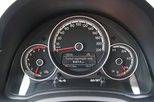 Volkswagen UP! 1.0 Bluemotion (60pk) Org. NL! Airco/Licht en Zicht pakket/Bluetooth