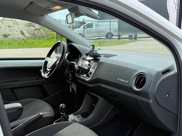 Volkswagen UP! 1.0 BMT 75pk cross up! | Cruise control | Climate control | 5 Deurs | Stoelverw.
