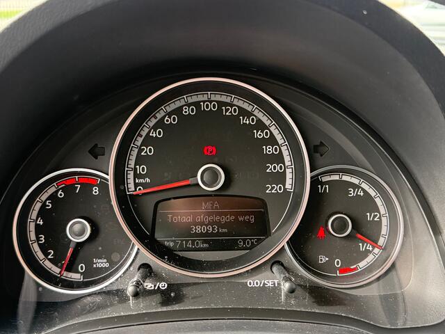 Volkswagen UP! 1.0 BMT 75pk cross up! | Cruise control | Climate control | 5 Deurs | Stoelverw.