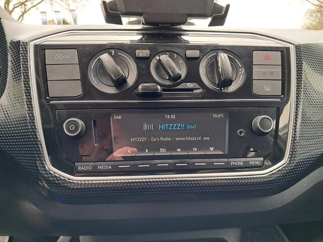 Volkswagen UP! 1.0 BMT move up! Nieuw model! | Airco | Ndl auto | Staat op 4 nieuwe All Season banden | RIJKLAARPRIJS INCL 12 MAANDEN GARANTIE EN BEURT