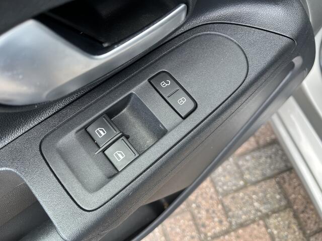 Volkswagen UP! 1.0 / AIRCO/ BLUETOOTH/ DAB RADIO/ 5 DEURS/ ZUINIG!