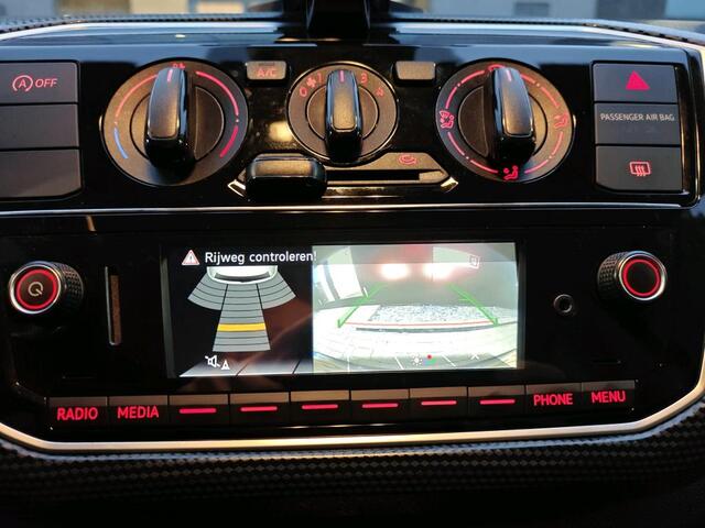 Volkswagen UP! 1.0 BMT move up! Executive Comfort Camera / Parkeersensoren / Bluetooth / Airco / Cruise control