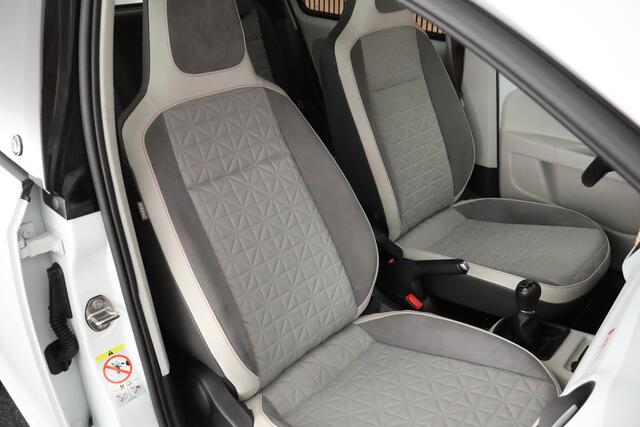 Volkswagen UP! 1.0 60pk beats NL Auto Cruise Camera Stoelverwarming Climate Control