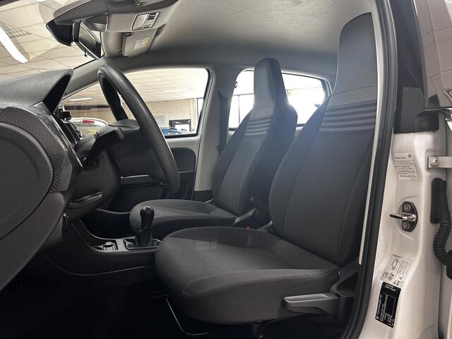 Volkswagen UP! 1.0 BMT move up!/ MAPS + MORE/ Lane-Assist./ DAB+/ Airco/ C.V. Afstand/ Elek. Ramen/ Isofix/ Bluetooth/ LED Dagrijverl./ Getint glas.