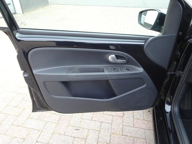 Volkswagen UP! 1.0 BMT move up! Airco, elektrische ramen, centrale vergrendeling, telefoon voorbereiding, enz.