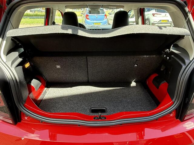 Volkswagen UP! 1.0 BMT up! beats / Airco/ Bluetooth/ Stoelverwarming/ Elektrisch ramen/ LED/ LMV