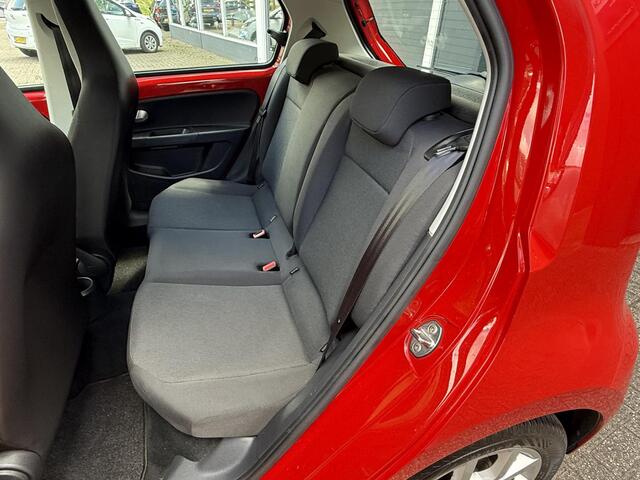 Volkswagen UP! 1.0 BMT up! beats / Airco/ Bluetooth/ Stoelverwarming/ Elektrisch ramen/ LED/ LMV