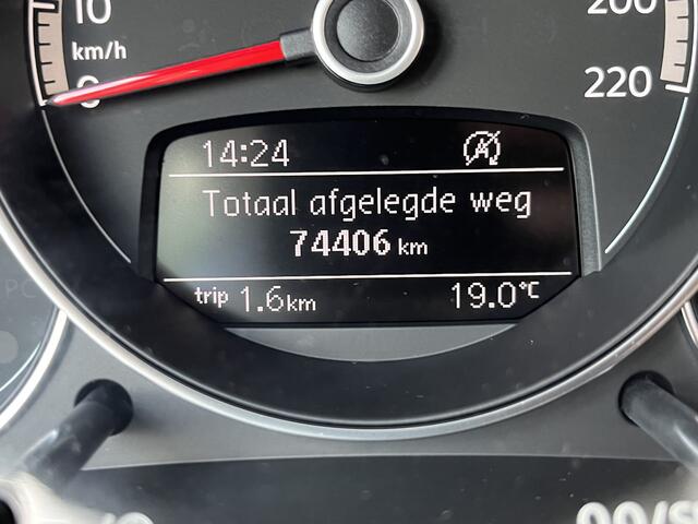 Volkswagen UP! 1.0 / ZEER ZUINIG/ BLUETOOTH/ DAB/ AIRCO/ LANE-ASSIST