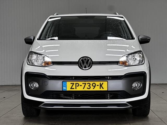 Volkswagen UP! 1.0 TSI BMT cross up! 90 PK!/ 16'' LMV/ Maps + More/ Stoelverw./ Dakrails/ Airco/ Elek. pakket/ Isofix/ Bluetooth/ Multi. LEDER. Stuur/ Mistl./ Extra getint glas/ LED Dagrijverl.