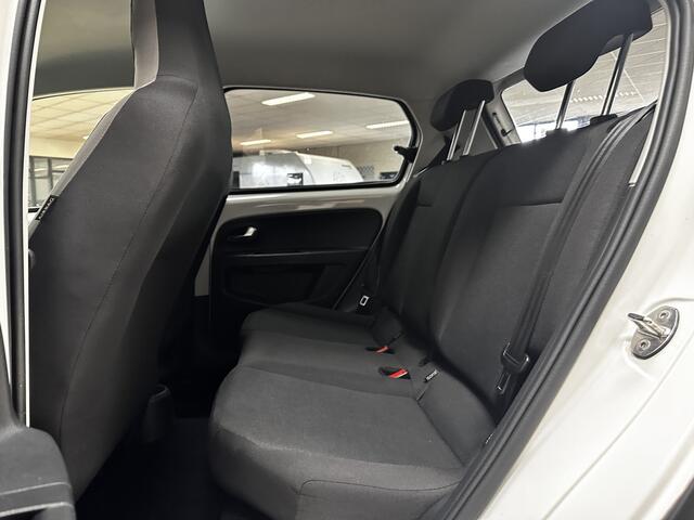 Volkswagen UP! 1.0 TSI BMT cross up! 90 PK!/ 16'' LMV/ Maps + More/ Stoelverw./ Dakrails/ Airco/ Elek. pakket/ Isofix/ Bluetooth/ Multi. LEDER. Stuur/ Mistl./ Extra getint glas/ LED Dagrijverl.