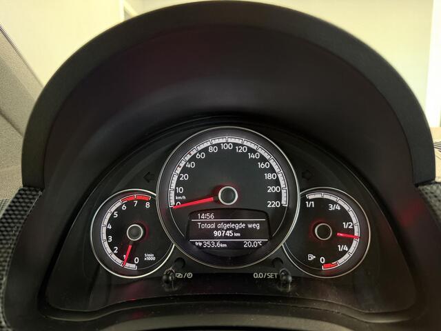 Volkswagen UP! 1.0 BMT high up! | Stoelverwarming | Bluetooth | DAB | Lichtmetaal |