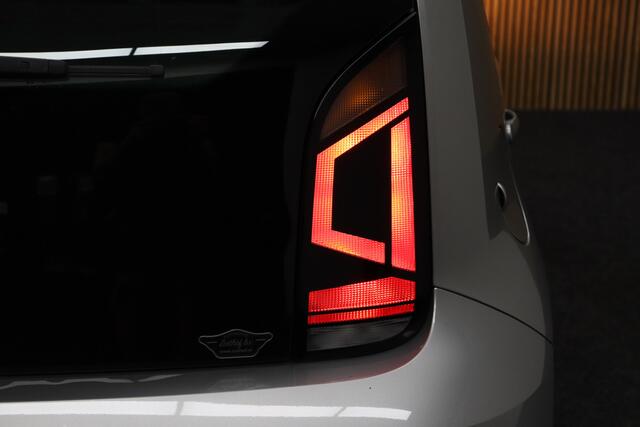 Volkswagen UP! 1.0 BMT move up! | Airco | Parkeersensoren Achter | LM Velgen | All-season Banden