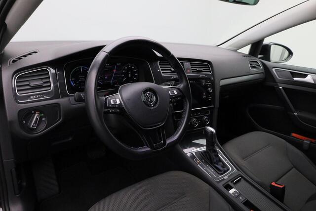Volkswagen e-Golf E-DITION 136 pk | Navigatie | Parkeersensoren voor/achter | Adaptive Cruise | Virtual Cockpit
