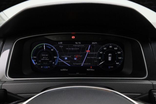 Volkswagen e-Golf E-DITION 136 pk | Navigatie | Parkeersensoren voor/achter | Adaptive Cruise | Virtual Cockpit