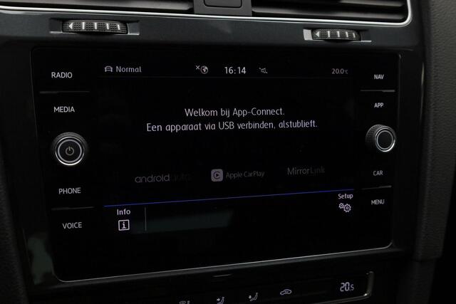 Volkswagen e-Golf E-DITION 136 pk | Navigatie | Parkeersensoren voor/achter | Adaptive Cruise | Virtual Cockpit