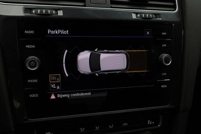 Volkswagen e-Golf 136PK | Warmtepomp | Navigatie | Parkeersensoren voor/achter | Adaptive Cruise | Climatronic