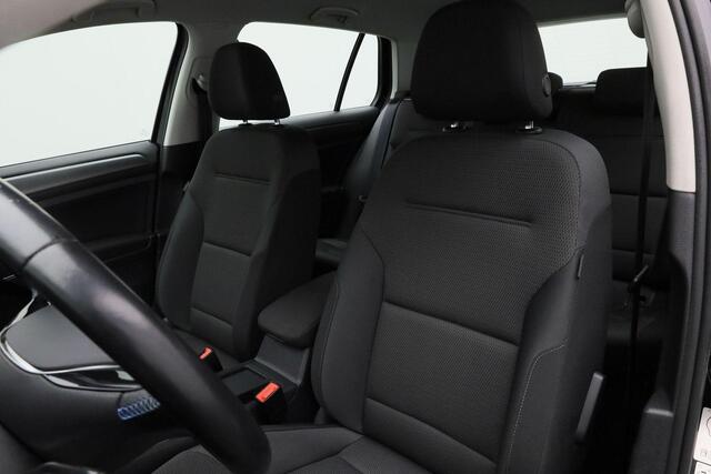 Volkswagen e-Golf 136PK | Warmtepomp | Navigatie | Parkeersensoren voor/achter | Adaptive Cruise | Climatronic