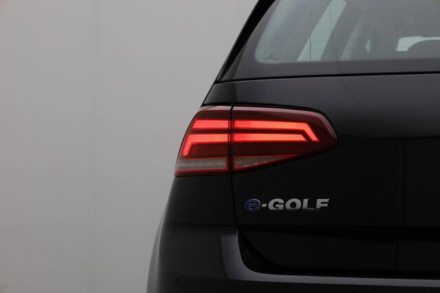 Volkswagen e-Golf 136PK | Warmtepomp | Navigatie | Parkeersensoren voor/achter | Adaptive Cruise | Climatronic