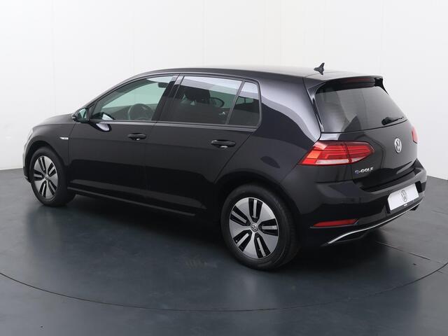 Volkswagen e-Golf E-DITION | 136 PK | Warmtepomp | Adaptive cruise control | Parkeersensoren | Navigatiesysteem |