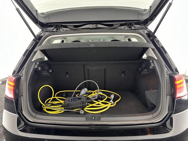 Volkswagen e-Golf E-DITION Aut. *HEAT-PUMP | ADAPTIVE-CRUISE | FULL-LED | DAB+ | NAVI-FULLMAP | CARPLAY | COMFORT-SEATS | ECC | PDC | CRUISE | 17''ALU*