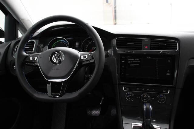 Volkswagen e-Golf e-Golf | Navigatie | Climate Control | Cruise control adaptief | Parkeer sensoren | Lichtmetalen Velgen 17" |