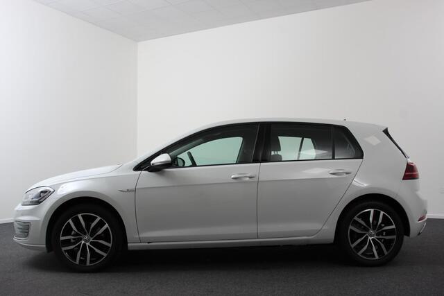 Volkswagen e-Golf e-Golf | Navigatie | Climate control | Digitale Cockpit | Led | Stoelverwarming | Camera |
