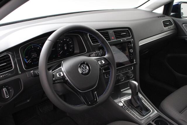 Volkswagen e-Golf e-Golf | Navigatie | Climate control | Digitale Cockpit | Led | Stoelverwarming | Camera |