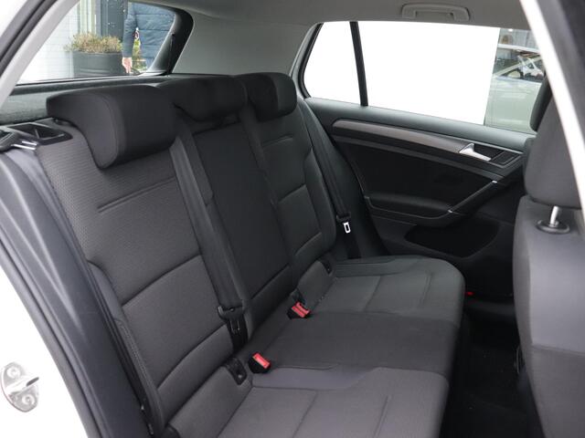 Volkswagen e-Golf e-Golf 36kWh | Warmtepomp | Navigatie | Parkeersensoren | Adaptive cruise control | App-connect | Climate control |