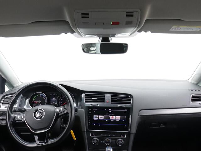 Volkswagen e-Golf e-Golf 36kWh | Warmtepomp | Navigatie | Parkeersensoren | Adaptive cruise control | App-connect | Climate control |